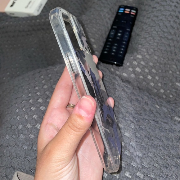 IPhone 12/12 pro case - Picture 2 of 3